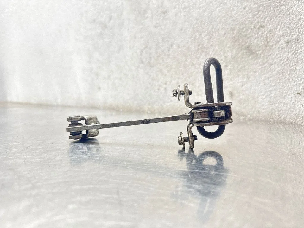 Front door check strap stopper 90579391