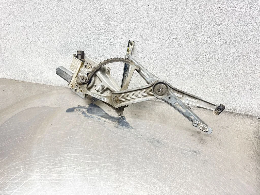 Front door window regulator with motor – Opel Vectra C (2002-2005)