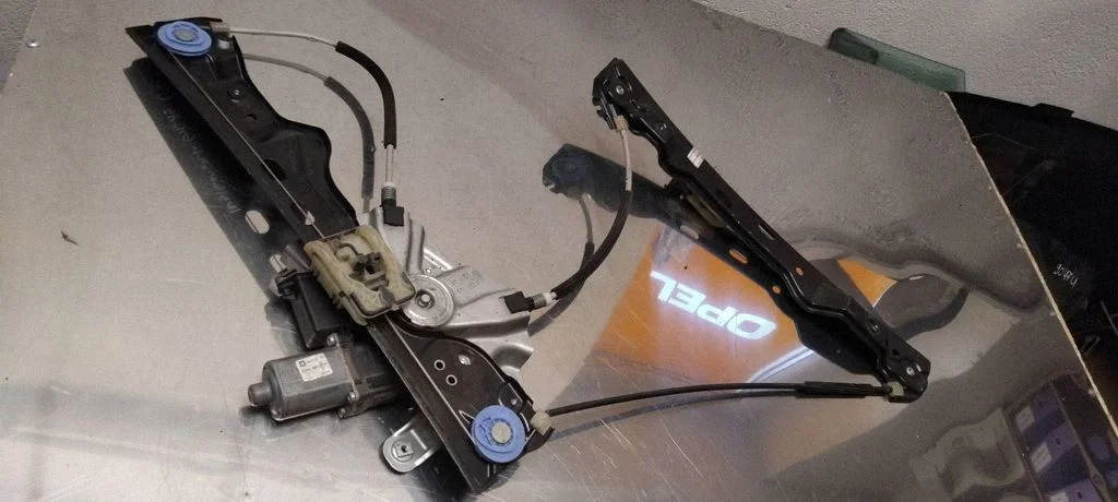 Priekinio el. lango pakėlimo mechanizmo komplektas