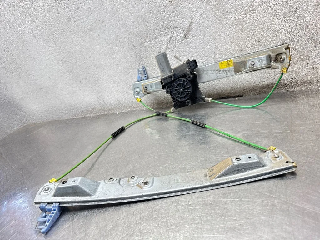 Esiukse elektriline aknatõstuk mootoriga – Opel Corsa D (2006-2014)