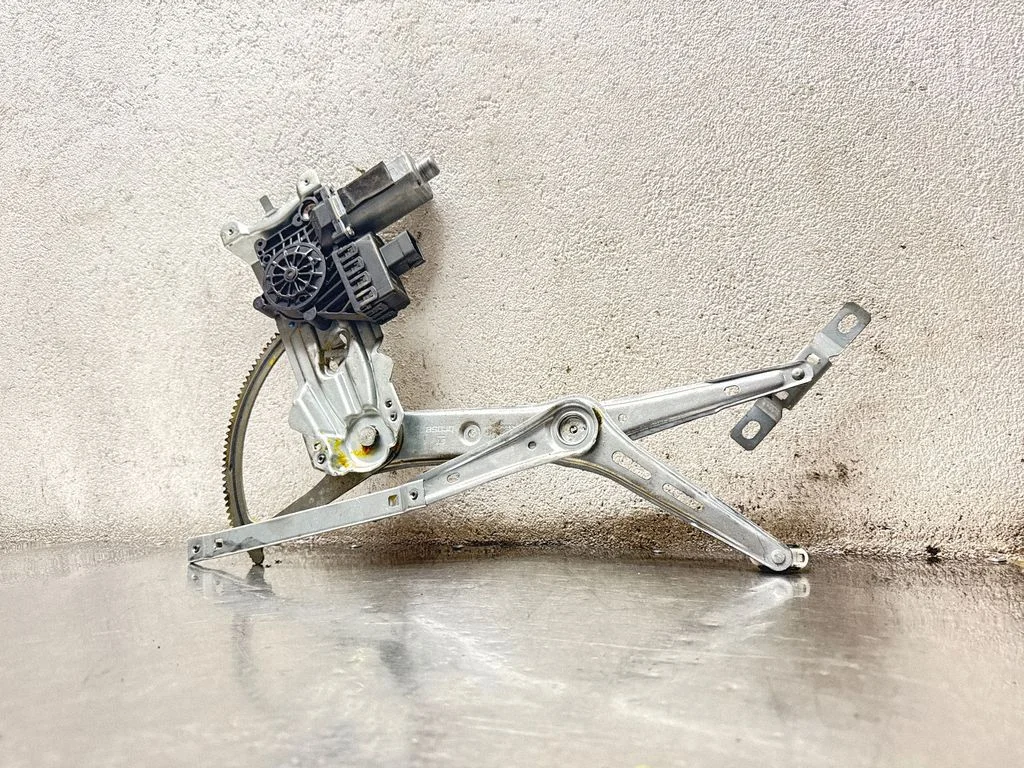 Priekšējā el. loga pacēlāja mehānisma komplekts – Opel Astra H (2004-2012)