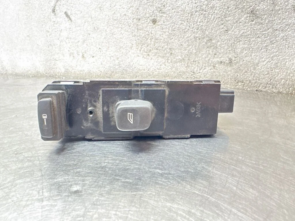 Elektrisko logu slēdzis 8682950