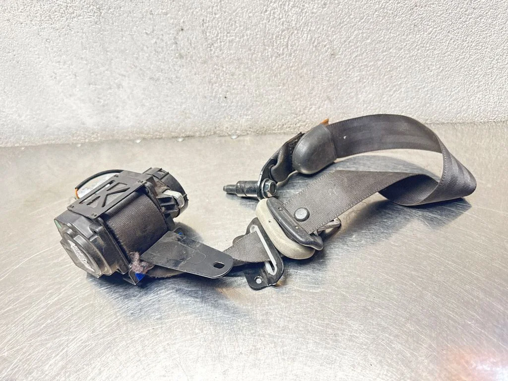 Front seatbelt 0435137