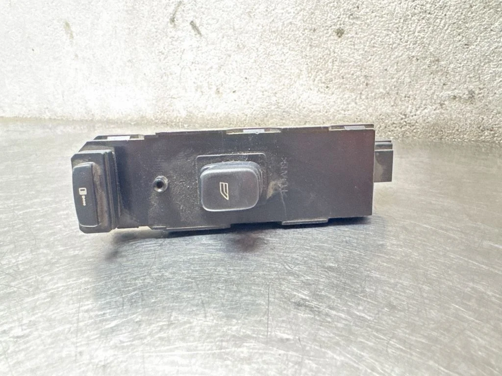 Electric window control switch – Volvo V70 (2005-2008)