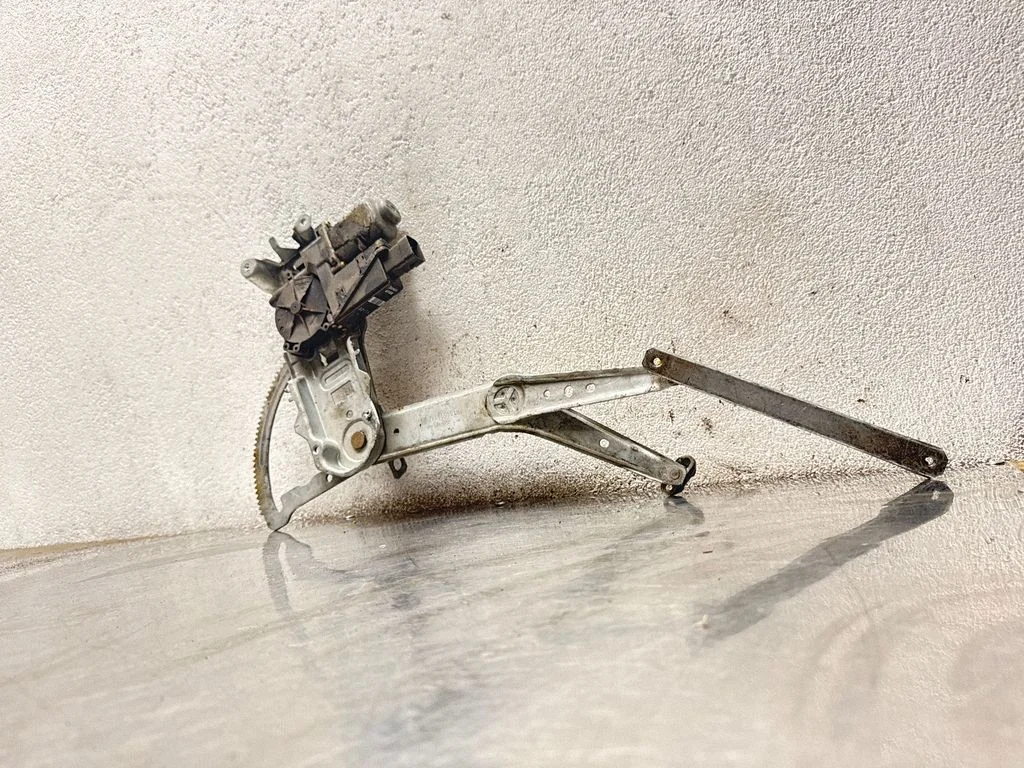 Front door window regulator with motor 24466593