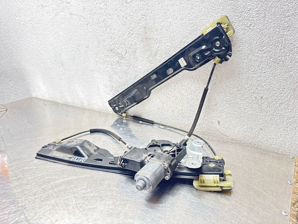 Priekinio el. lango pakėlimo mechanizmo komplektas
