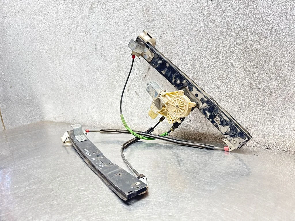 Priekšējā el. loga pacēlāja mehānisma komplekts – Ford Mondeo MK IV (2007-2014)