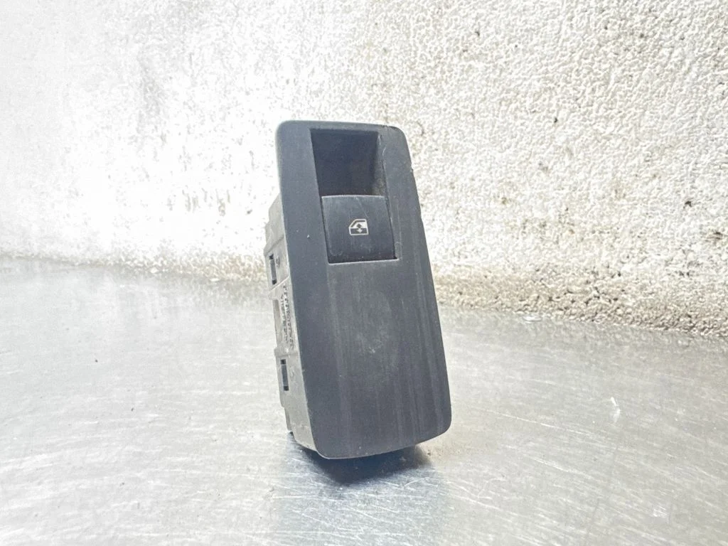 Electric window control switch – Opel Insignia A (2008-2017)