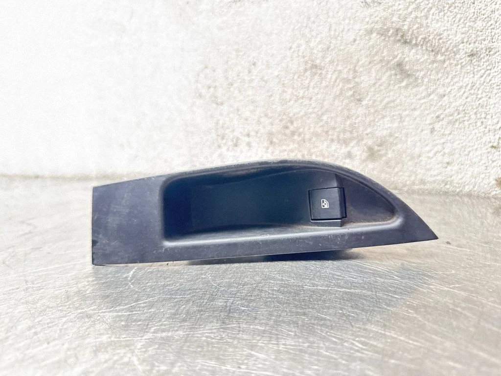 Electric window control switch 13258640