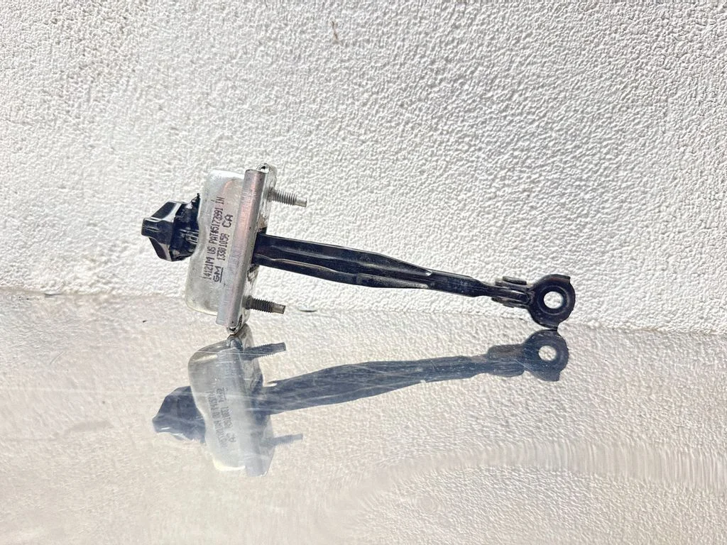Front door check strap stopper – Opel Zafira C (2011-2019)