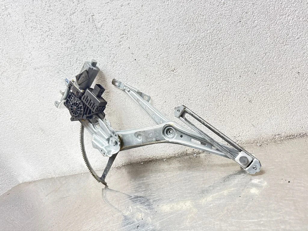 Priekšējā el. loga pacēlāja mehānisma komplekts – Opel Zafira A (1999-2005)