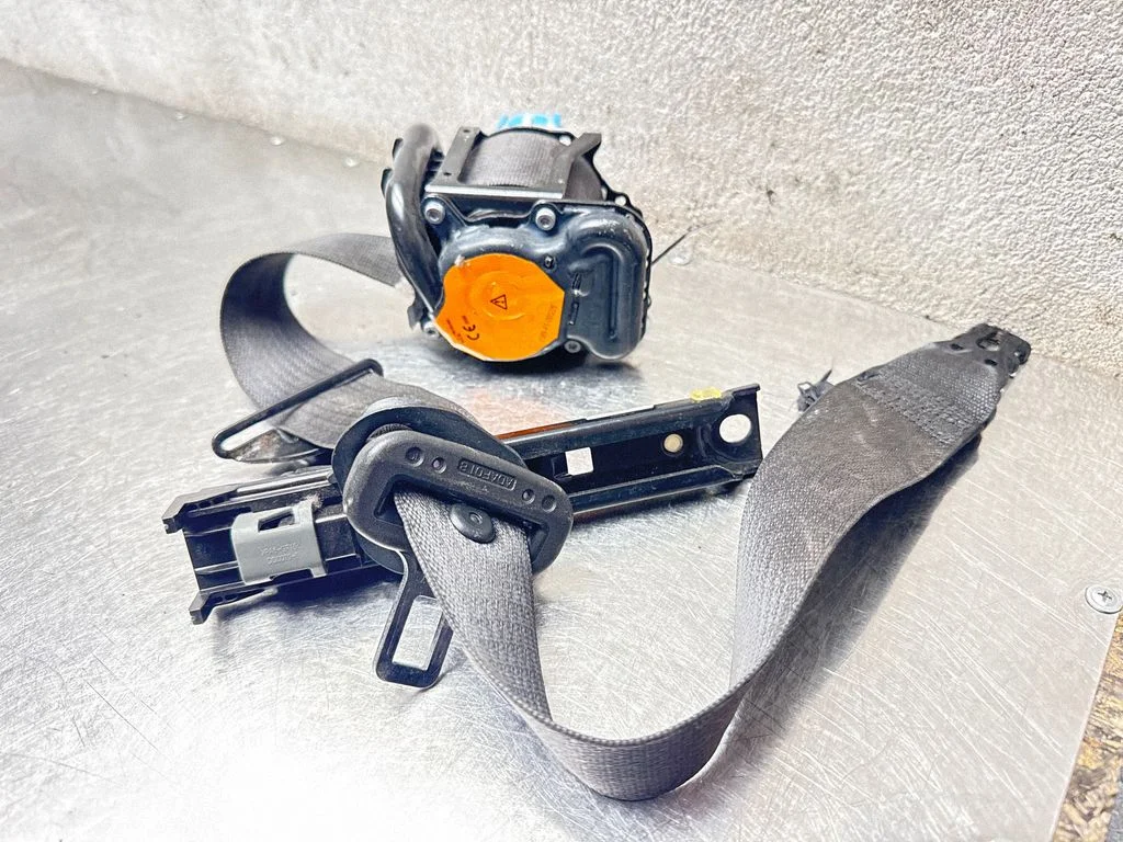 Eesmine turvavöö 502JJ1N35F