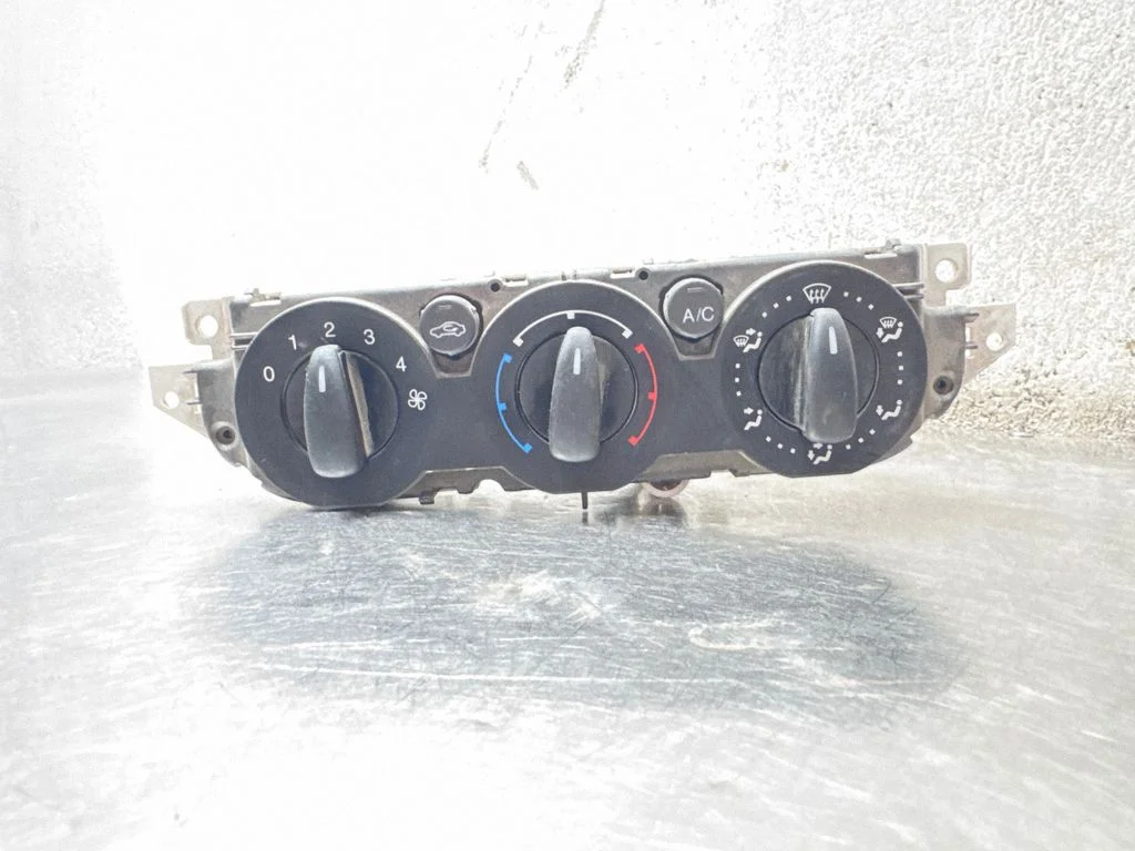 Panel sterowania klimatyzacją / nawiewem – Ford Focus C-MAX (2003-2010)