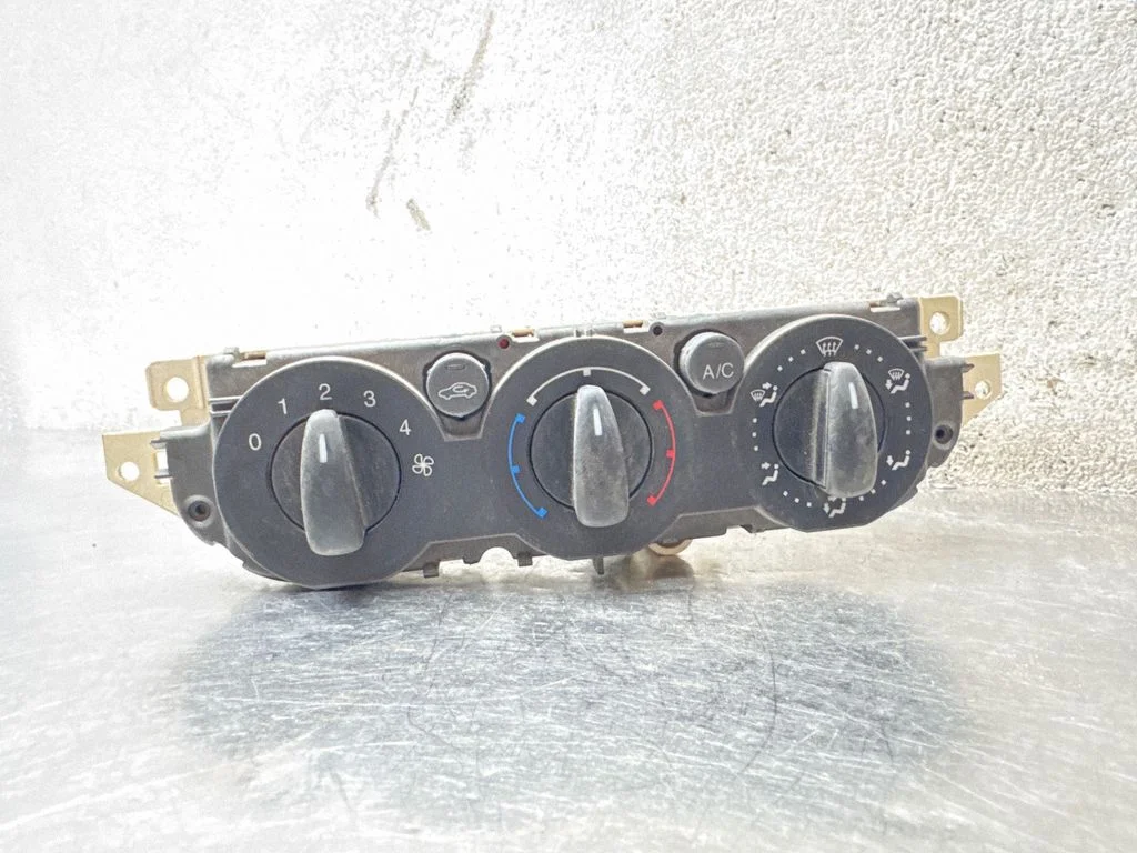 Kliimaseadme/kütte juhtplokk (salongis) – Ford Focus C-MAX (2003-2010)