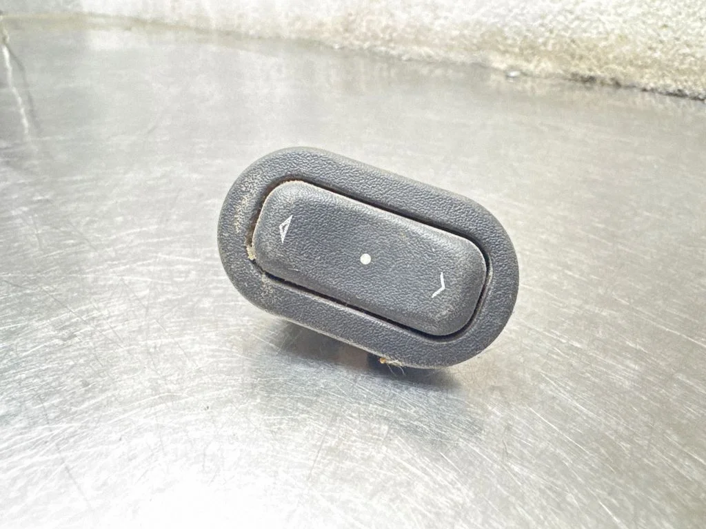 Electric window control switch 13363100