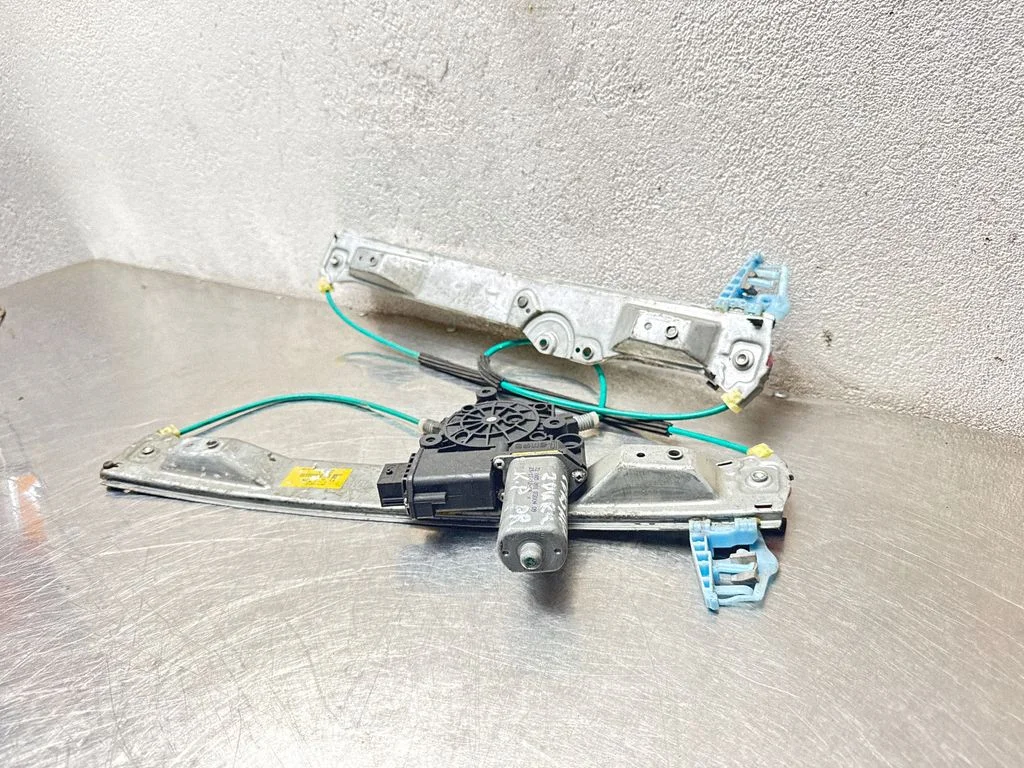 Front door window regulator with motor 541613212