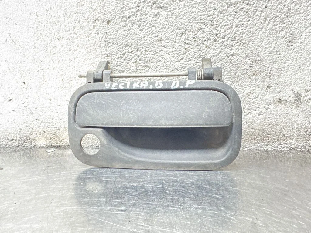 Front door exterior handle – front right