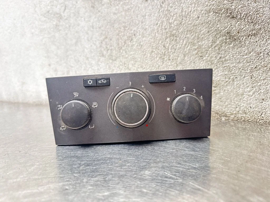 Climate control unit 13201300