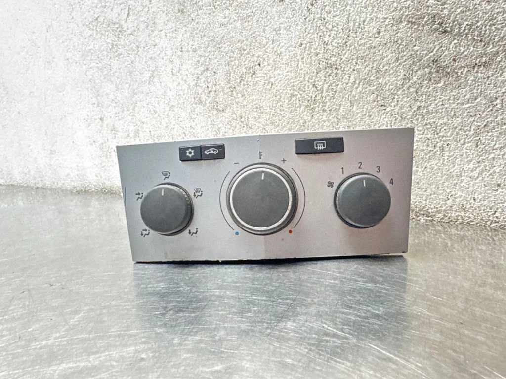 Climate control unit – Opel Astra H (2004-2012)