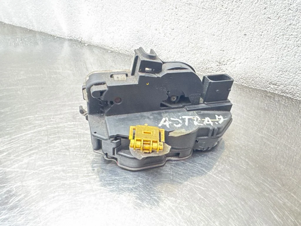 Esiukse lukk – Opel Astra H (2004-2012)