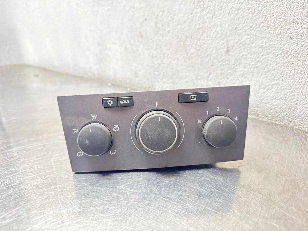 Climate control unit – Opel Astra H (2004-2012)