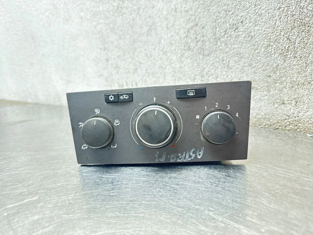 Climate control unit 13201300