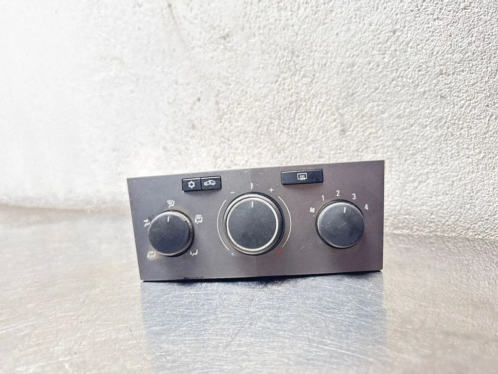 Climate control unit 13201300