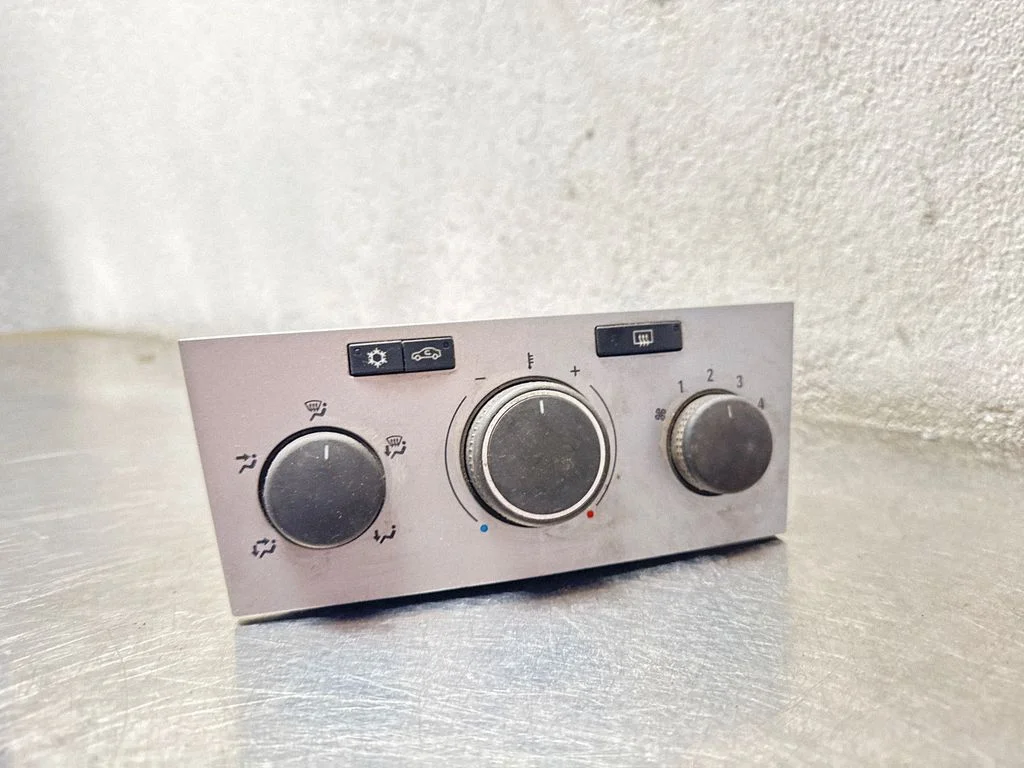 Climate control unit – Opel Astra H (2004-2012)