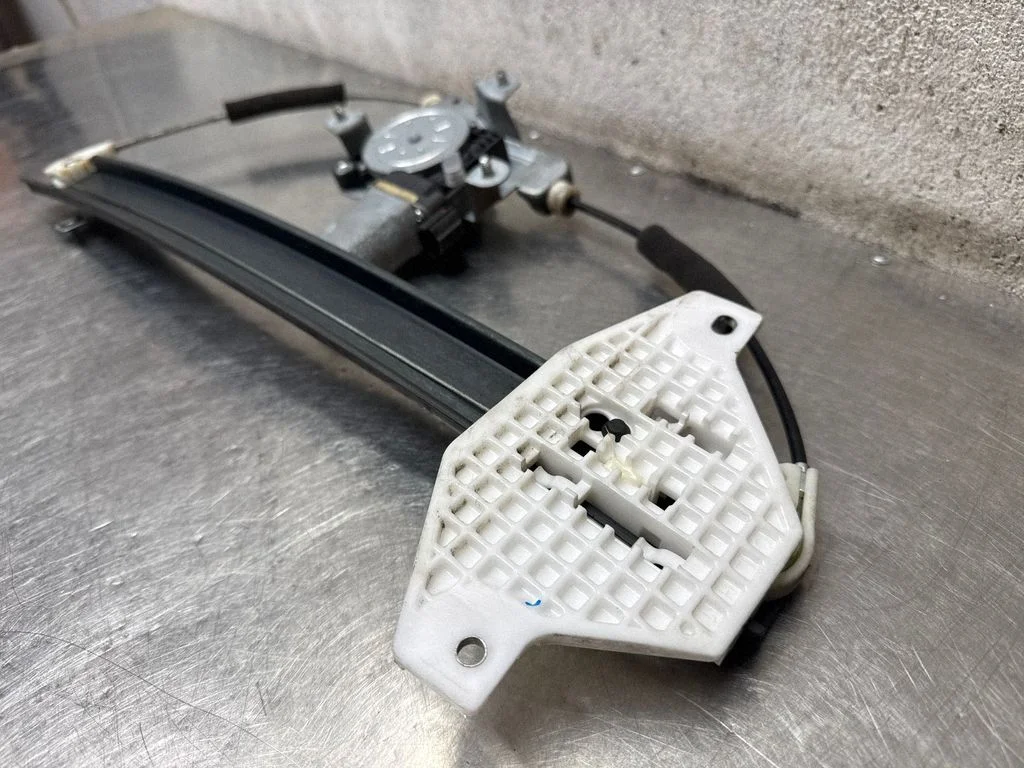 Front door window regulator with motor 96672882