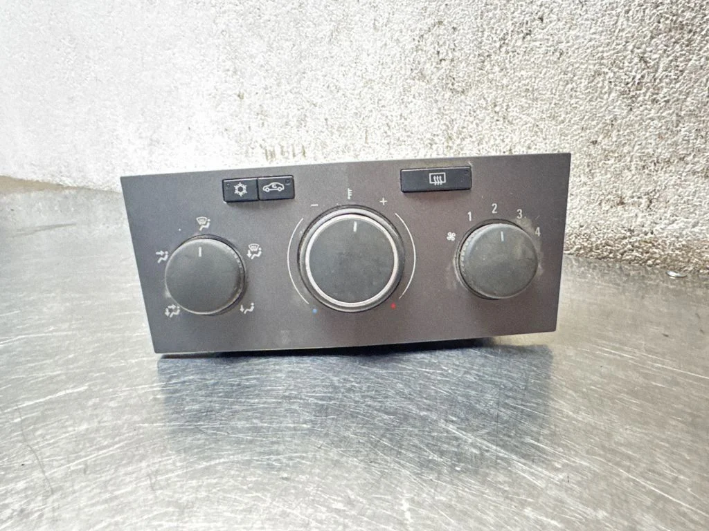 Climate control unit – Opel Astra H (2004-2012)
