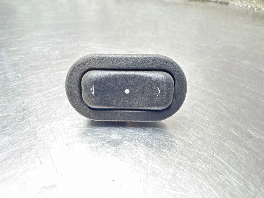 Electric window control switch 13363100