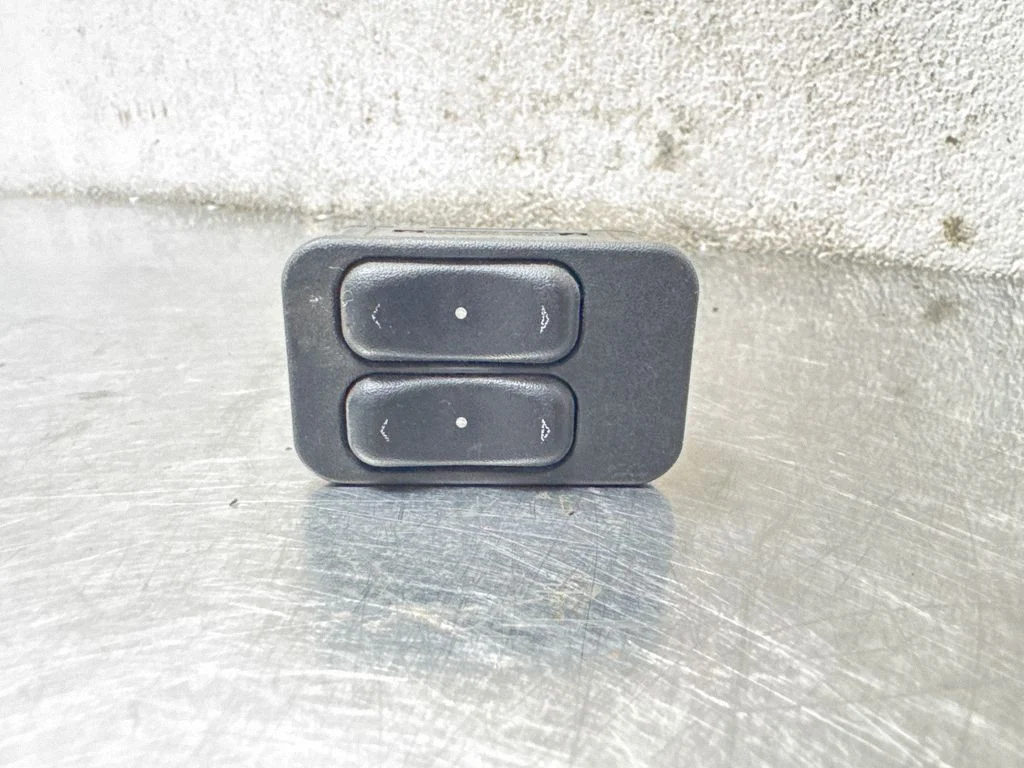 Electric window control switch 13363202
