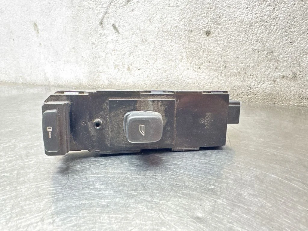 Electric window control switch 8673187