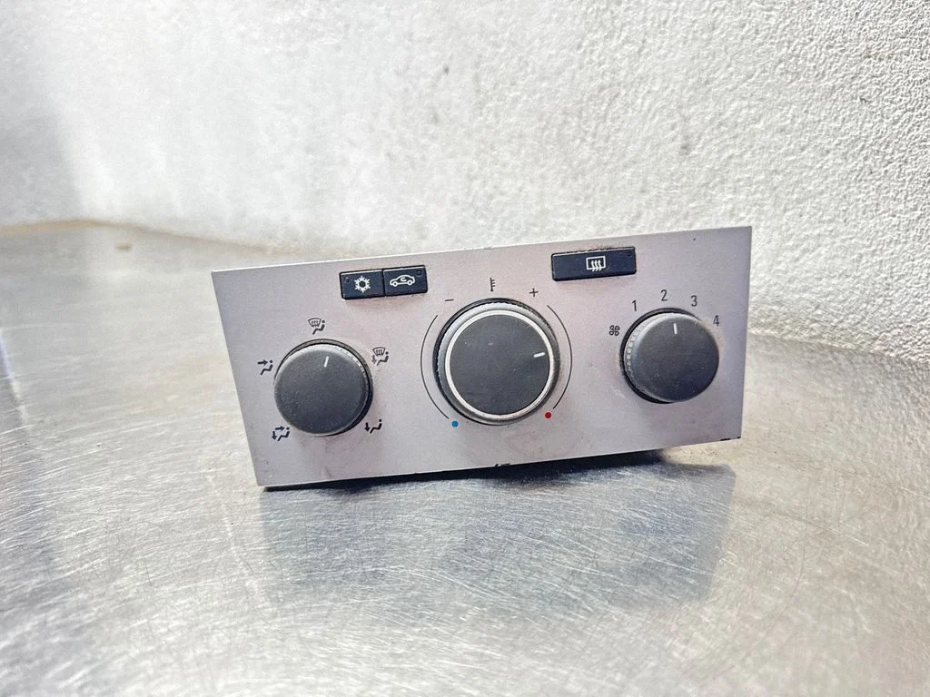 Climate control unit – Opel Astra H (2004-2012)
