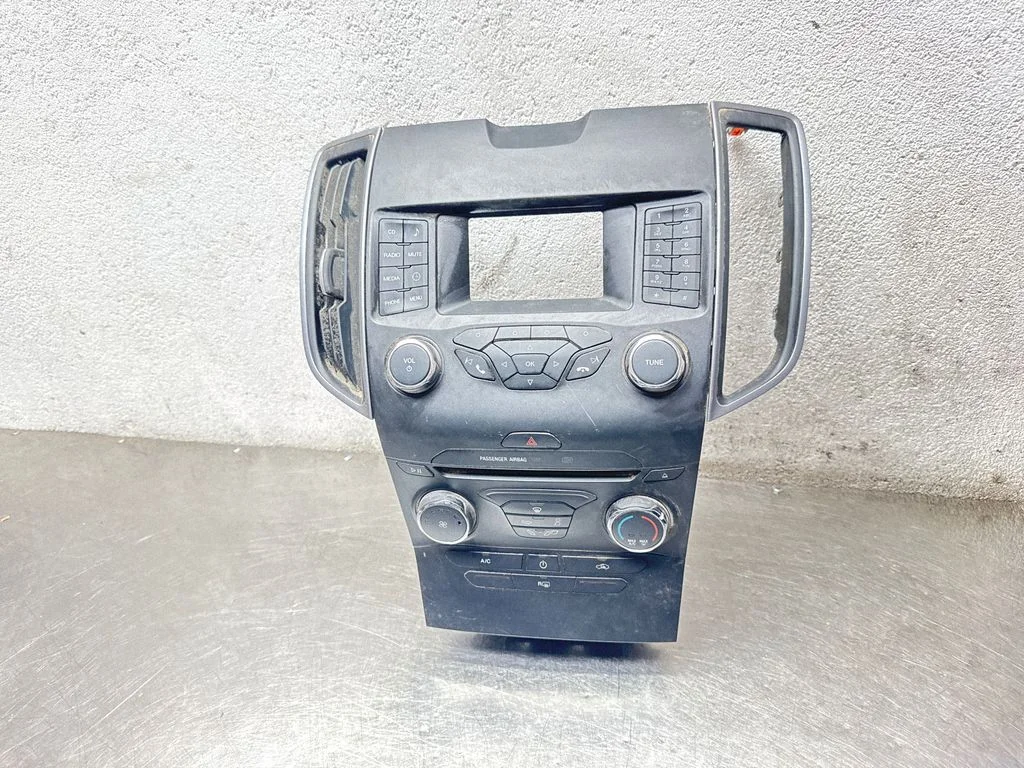 Kliimaseadme/kütte juhtplokk (salongis) 18E243