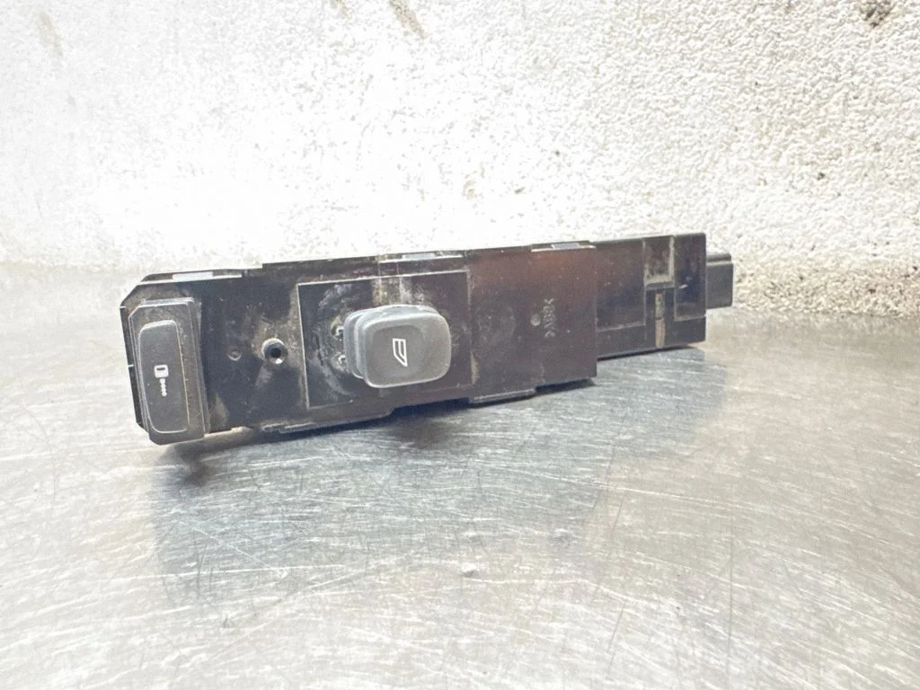 Electric window control switch 8622040