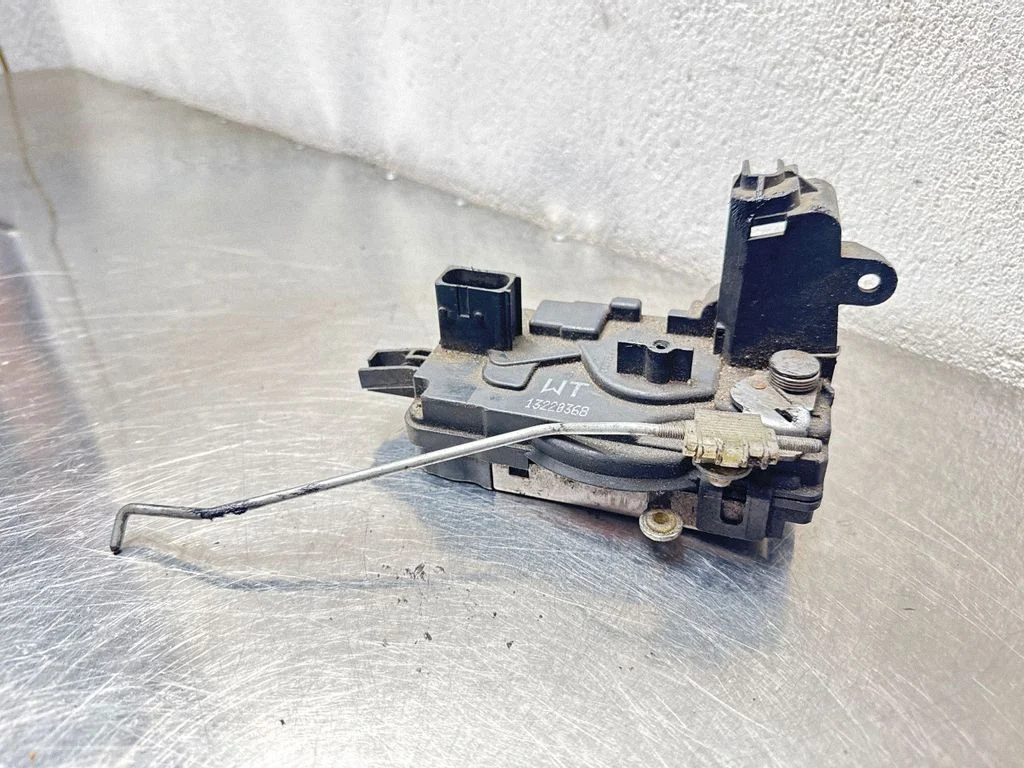 Priekšējo durvju slēdzene – Opel Astra H (2004-2012)