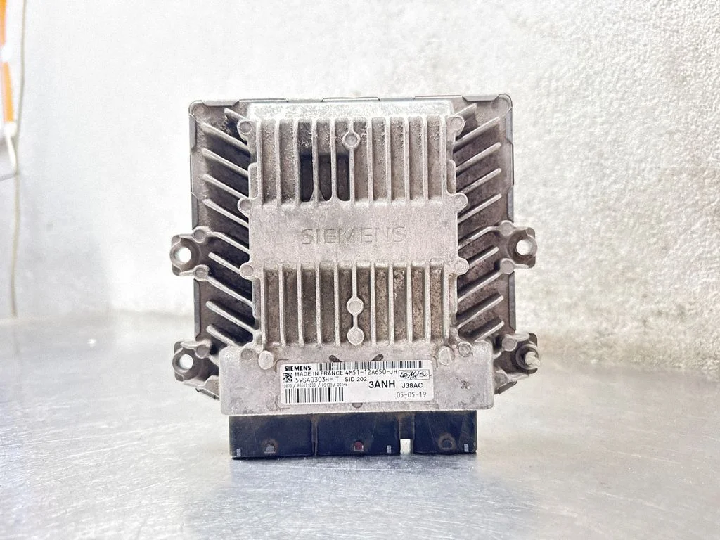 Dzinēja vadības bloks 4M5112A650JH