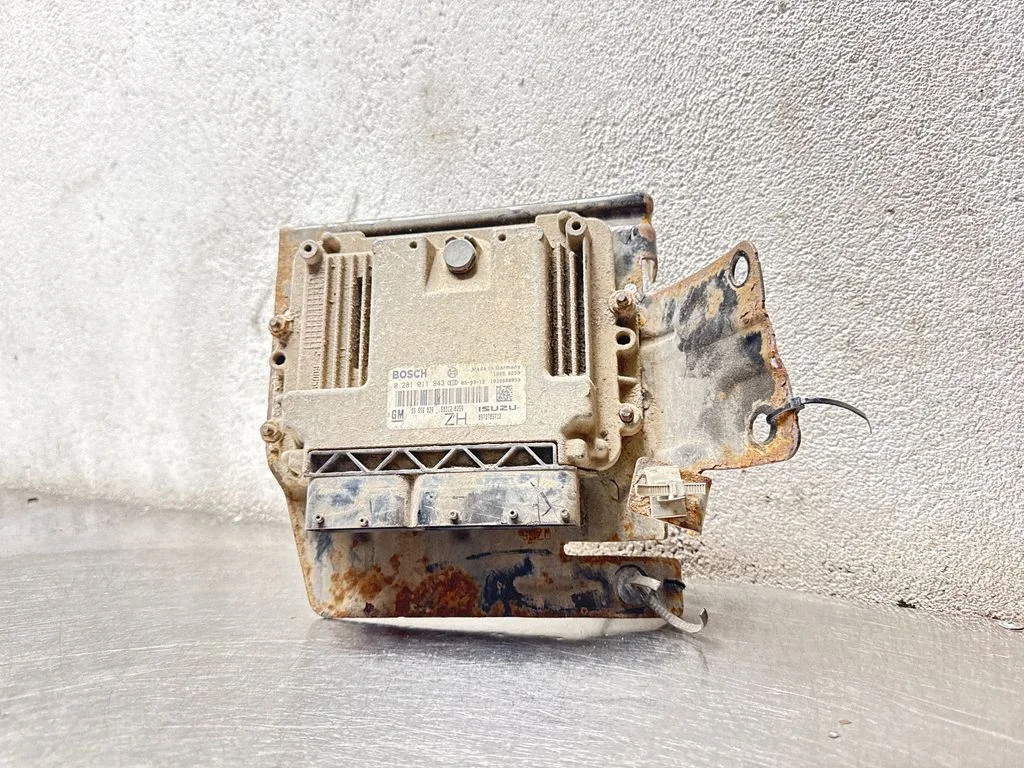 Engine control unit/module 0281011943