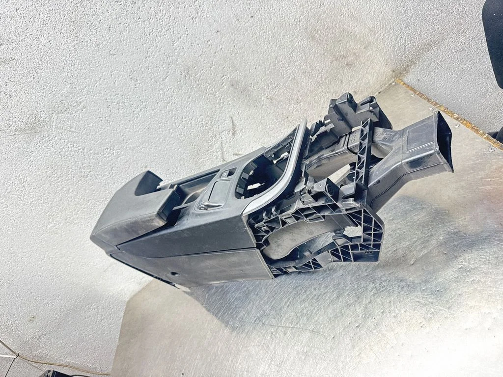 Armrest – Opel Insignia A (2008-2017)