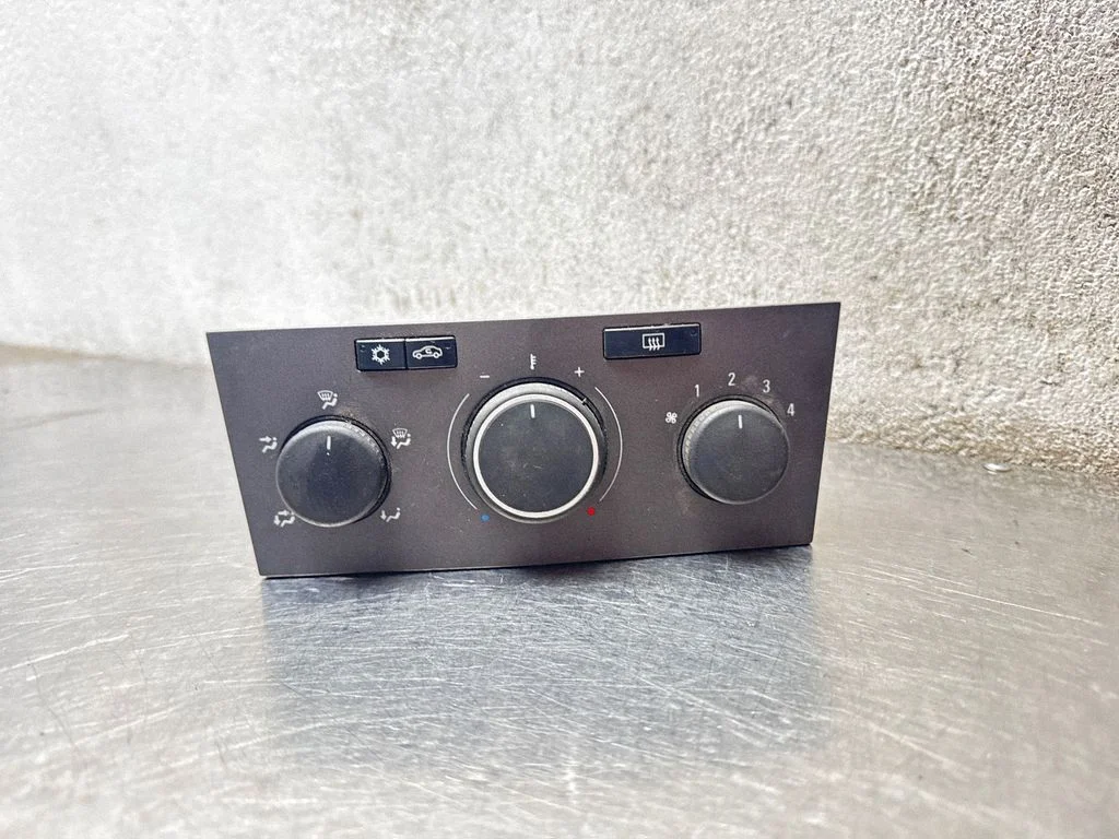 Climate control unit – Opel Astra H (2004-2012)
