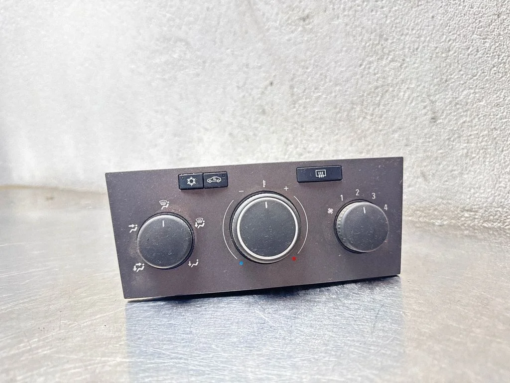 Climate control unit – Opel Astra H (2004-2012)