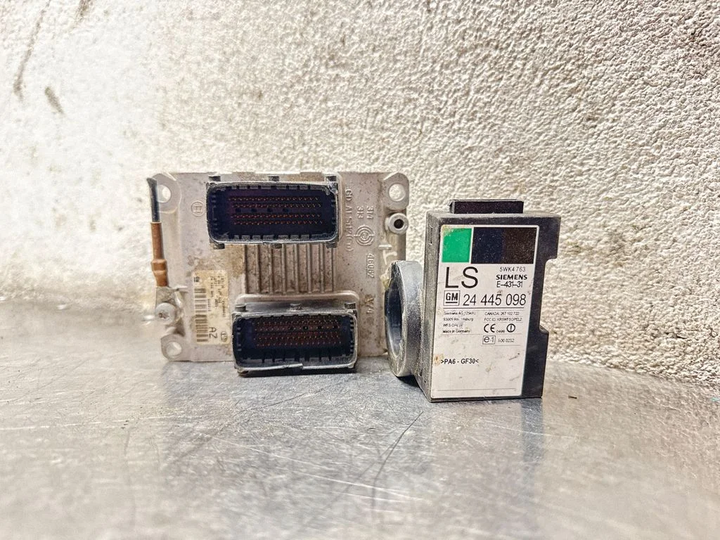 Dzinēja vadības bloks 24456864