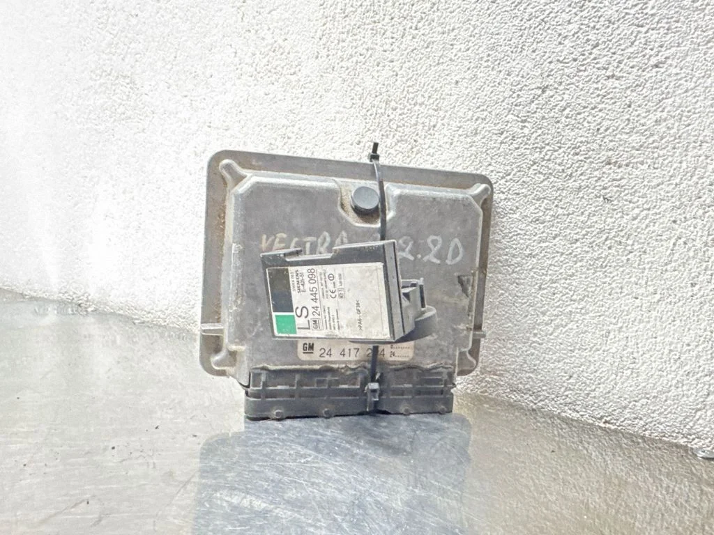 Variklio valdymo blokas