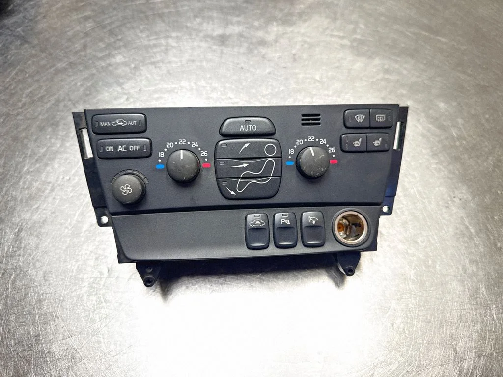 Kliimaseadme/kütte juhtplokk (salongis) – Volvo V70 (2005-2008)