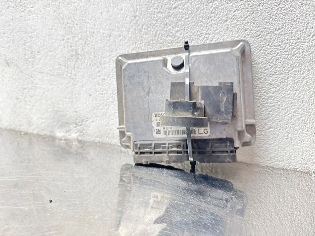 Variklio valdymo blokas