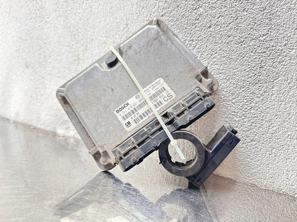 Variklio valdymo blokas