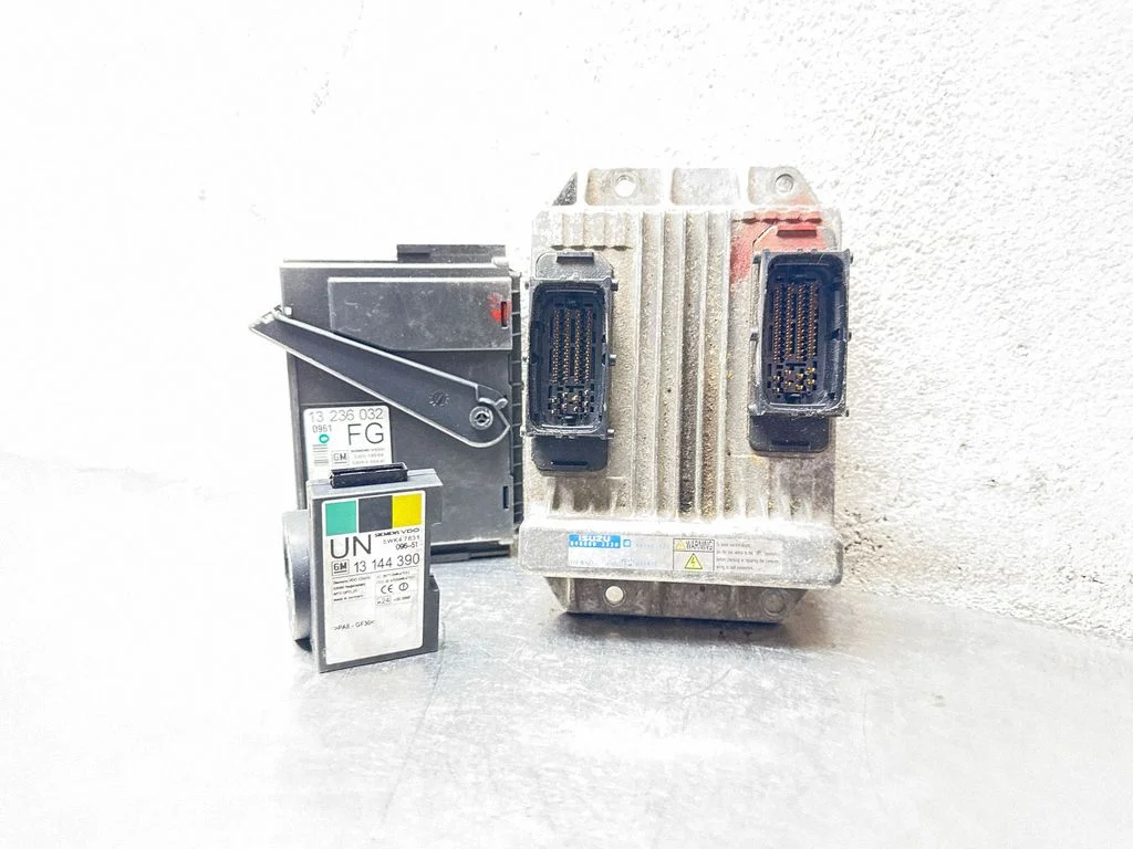 Variklio valdymo blokas