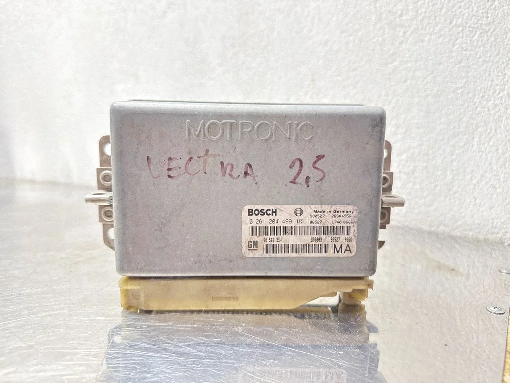 Variklio valdymo blokas