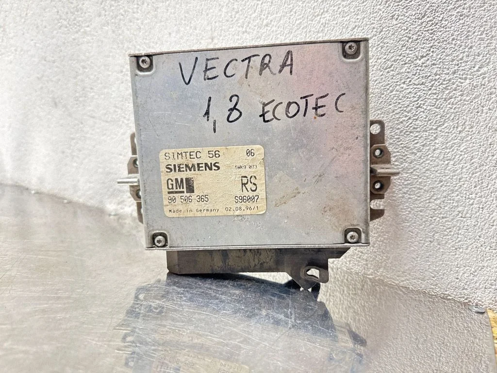 Variklio valdymo blokas